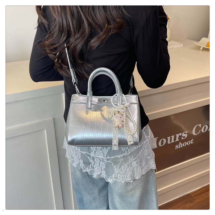 Free Shipping 2025 New Designer Bag Exquisite Simple Elegant Multi Functional Women's Single Shoulder Handbag Fashion High Quality Shopping Bag