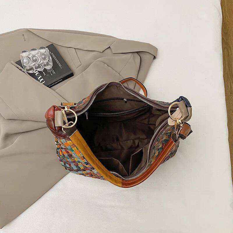 2025 High-End Woven For Women, French Style, Versatile Underarm Crescent-Shaped Bag, Commuter Single-Shoulder Bag