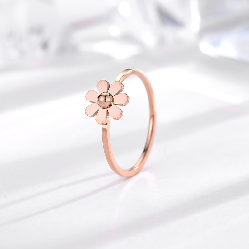 Minimalist Fashionable Temperament Japanese and Korean INS Style Personality Daisy Flower for Women Titanium Steel Non-Fading Ring