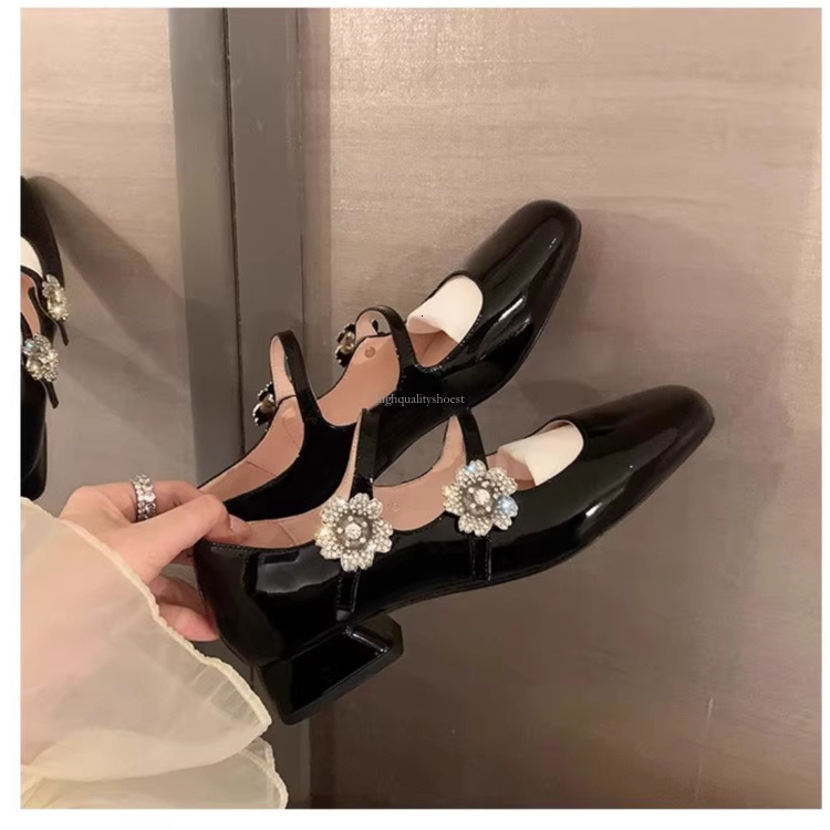 2025 S Fashion Designer French Mary Jane Women S Square Head Rhie Wer Drill Hundred Matching Thin Temperament Single Small Leather Shoes