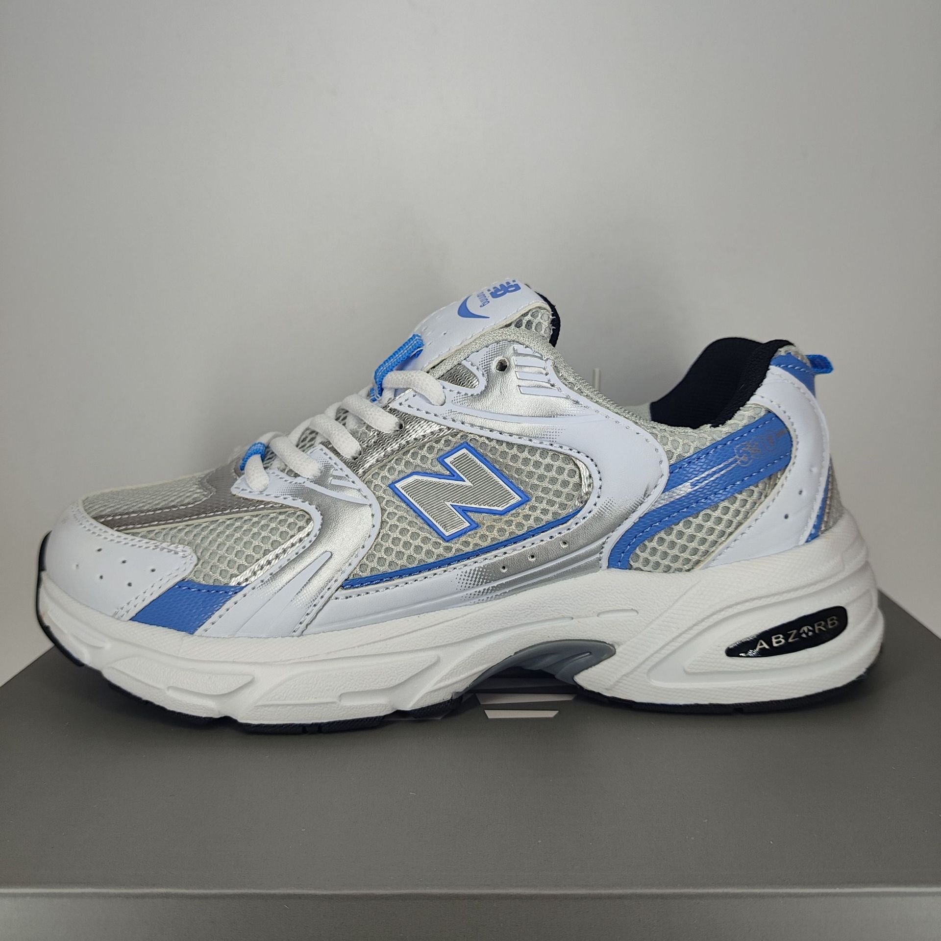 Breathable mesh casual shoes with lightweight body and cushioned sole for comfortable walking without stuffiness, simple low cut design that fits the 
