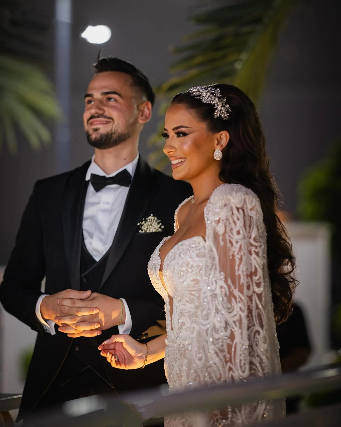 Stylish Wedding Dresses Beading Appliques Bridal Gowns with Cape Strapless Mermaid Sleeveless Customized Bride Vestidos De Novia Plus Size