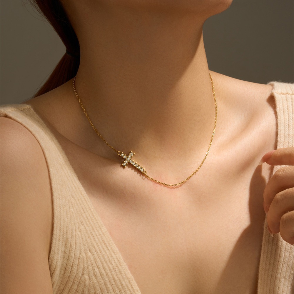 Fashion Minimalist Style Personality Dia-Studded Cross Necklace for Women Titanium Steel High-End