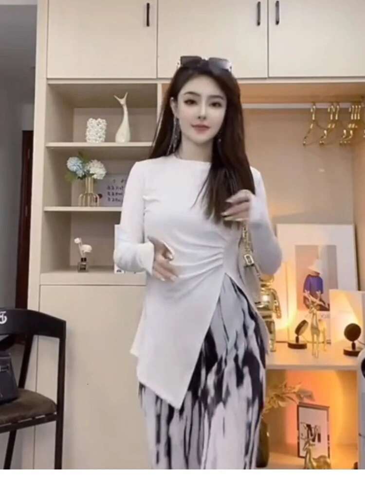 Woman T-shirt 2025 Clothing Skinny Sexy Black Top For Women Offer Elegant Hot Tshirt Novelties Xxl Fitted Alt Coquett Kpop Tee