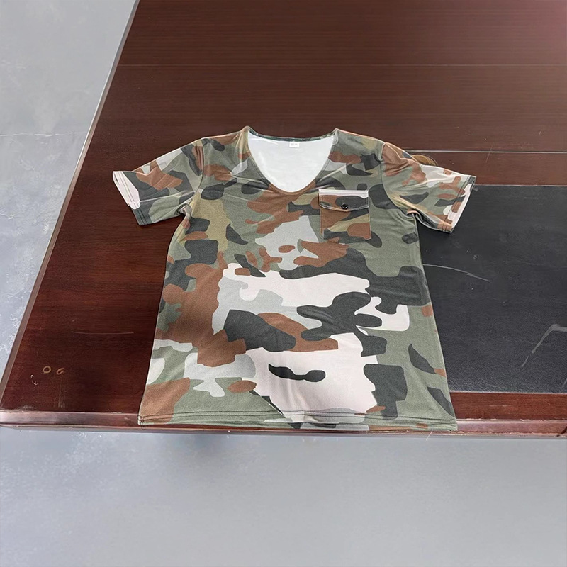 Men's T-shirt New V-neck thin short-sleeved men's T-shirt outdoor jungle camouflage pocket men's short-sleeved T-shirt European size: S