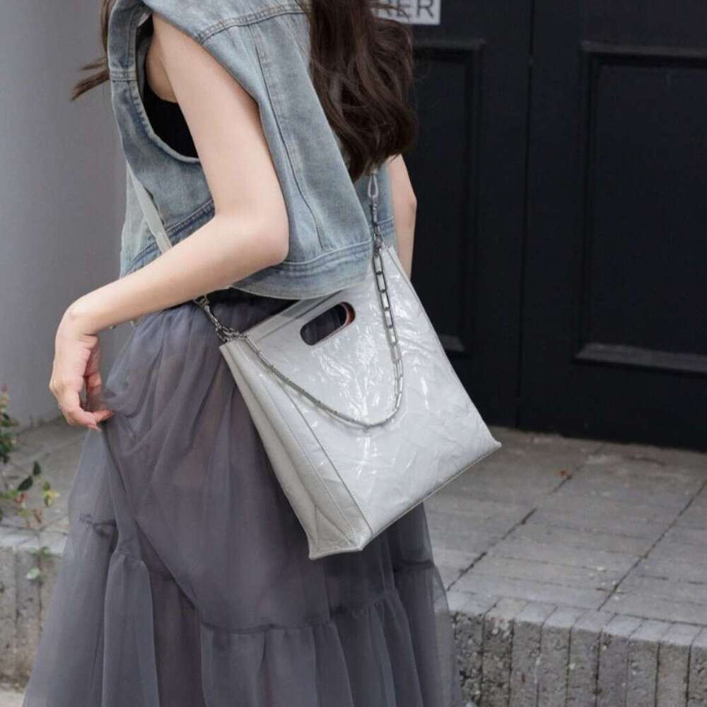 Women's Shoulder Bag Crossbody bag Design Top Layer Flower Pattern Lacquered Cowhide High-End New Fashion Single Versatile
