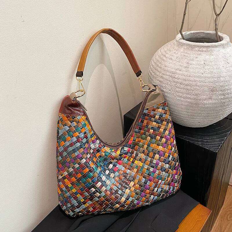 2025 High-End Woven For Women, French Style, Versatile Underarm Crescent-Shaped Bag, Commuter Single-Shoulder Bag