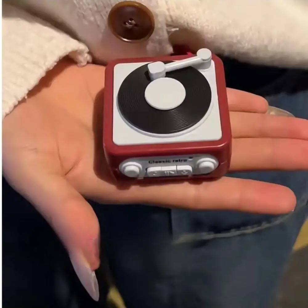 Retro Phonograph Recording Keychain Creative and Funny Recording Pendant Student Bag Keyring 250616