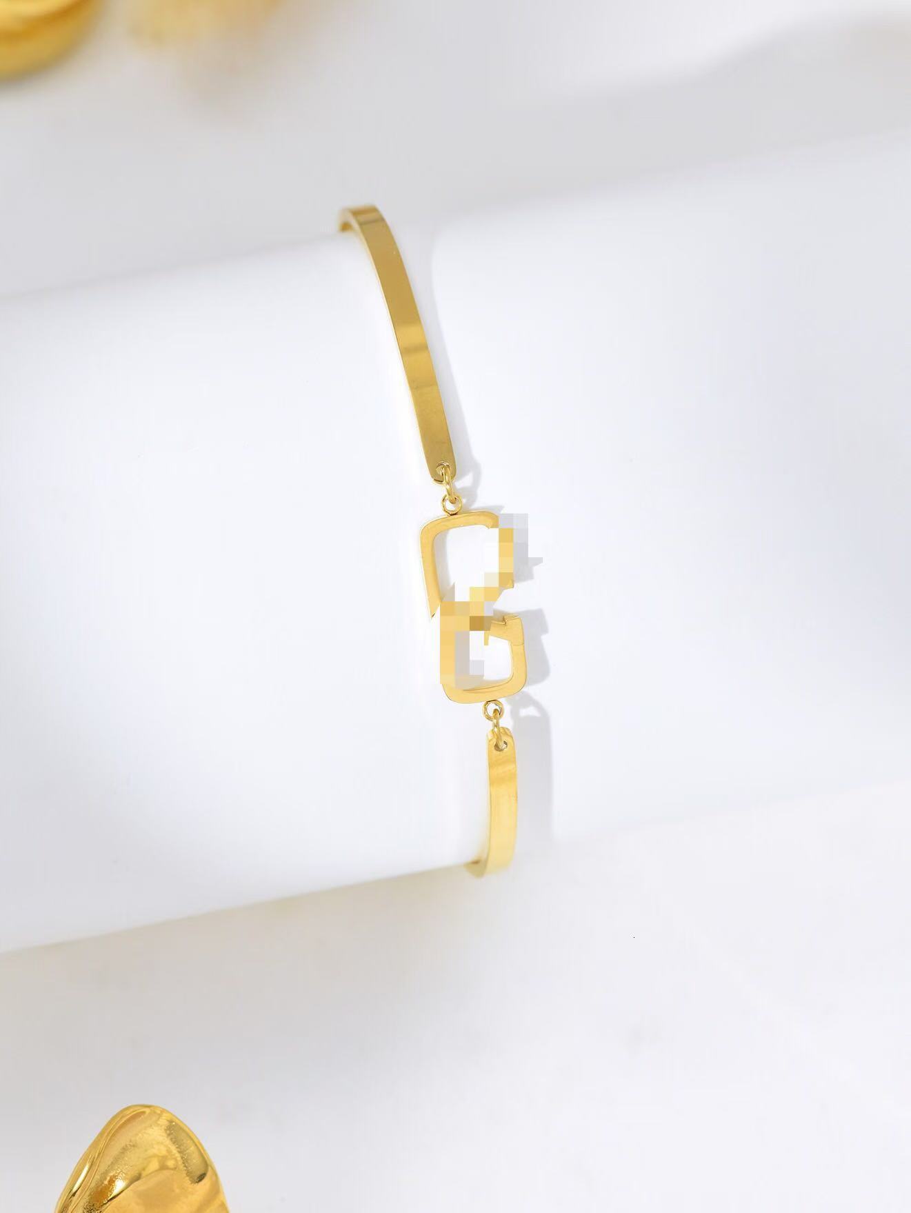 New Fashion Simple V-Shaped Hollow Bracelet for Women Gold High-End Sense Temperament Titanium Steel Jewelry