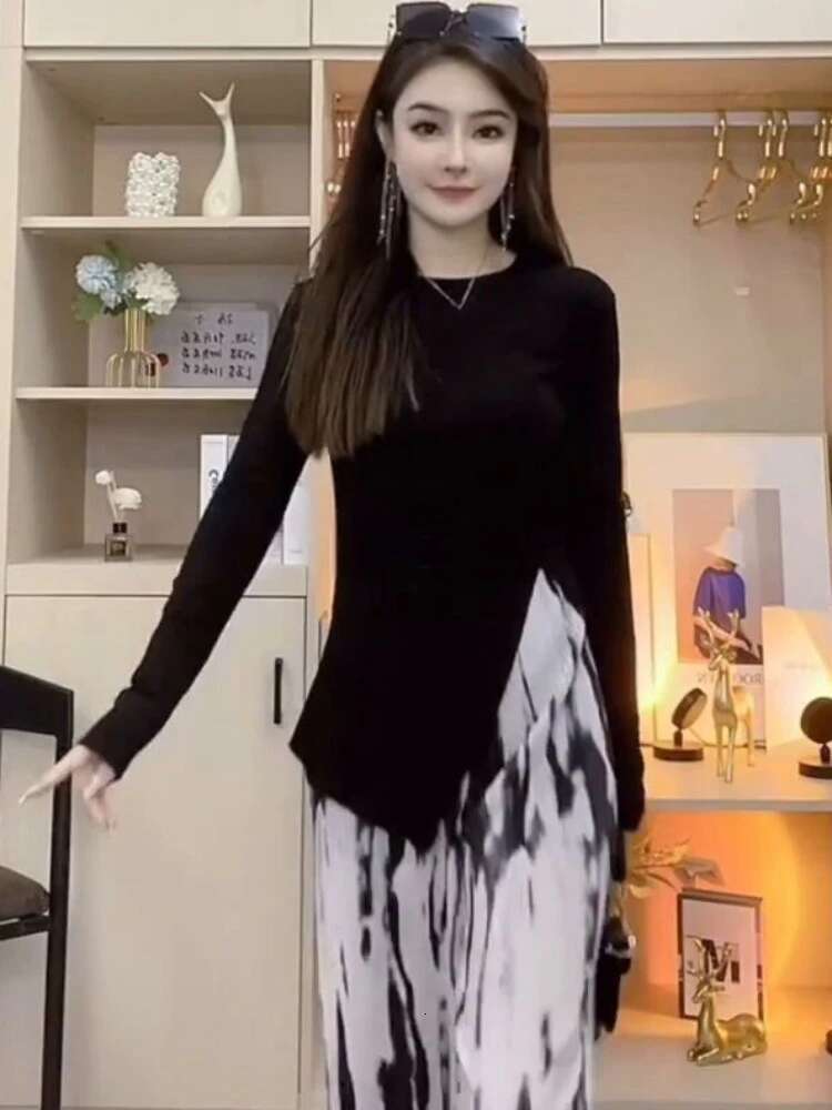 Woman T-shirt 2025 Clothing Skinny Sexy Black Top For Women Offer Elegant Hot Tshirt Novelties Xxl Fitted Alt Coquett Kpop Tee