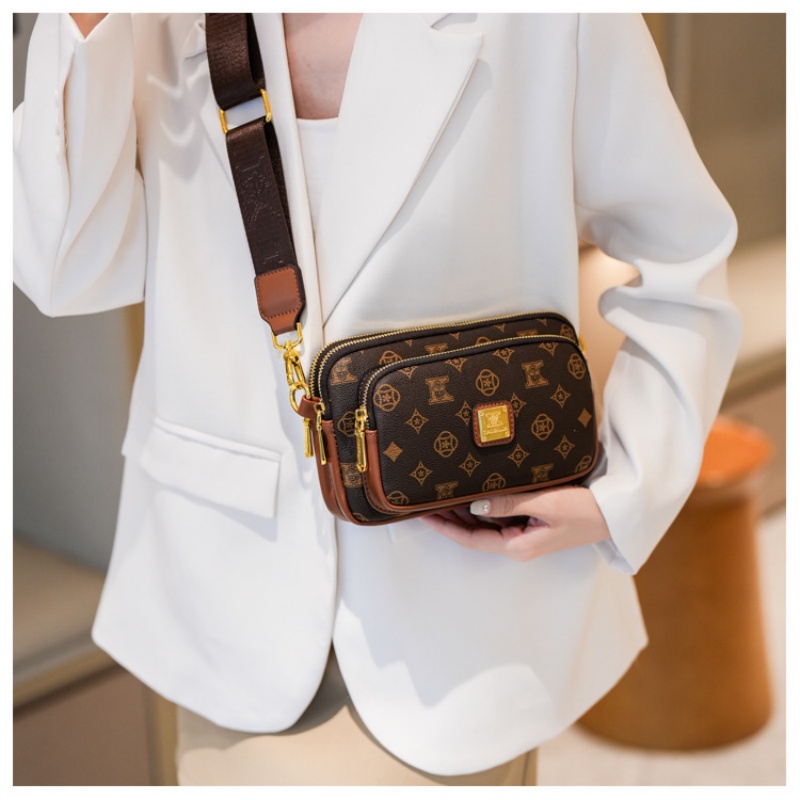 2025 Free Shipping Women's Designer Luxury Fashion Retro Printed New Simple Shoulder Bag Diagonal Cross Bag brown