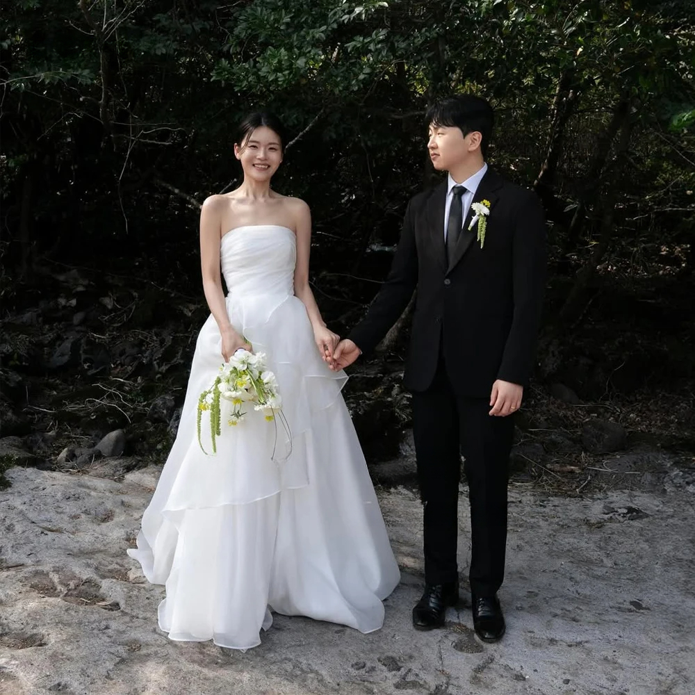 Strapless Simple Princess White Wedding Dresses Tulle Sleeveless Ruched Pretty Bride Gowns Plus Size Floor Length Custom Made Color/Size