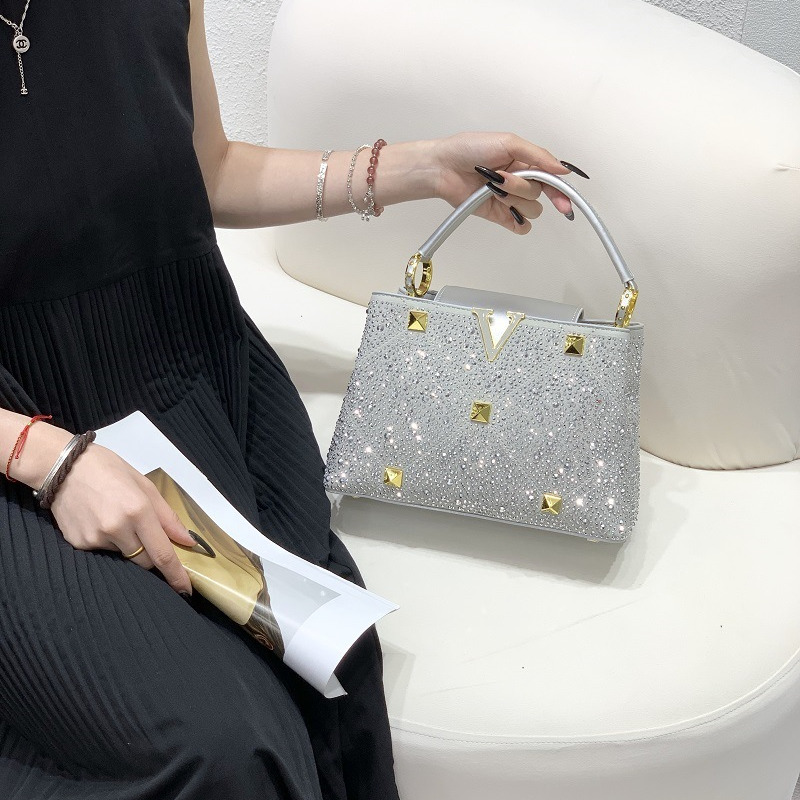 Free Shipping Designer's Shiny Diamond Handbag New European And American Women's Rivet Hot Diamond Chain Bag Single Shoulder Crossbody Bag V
