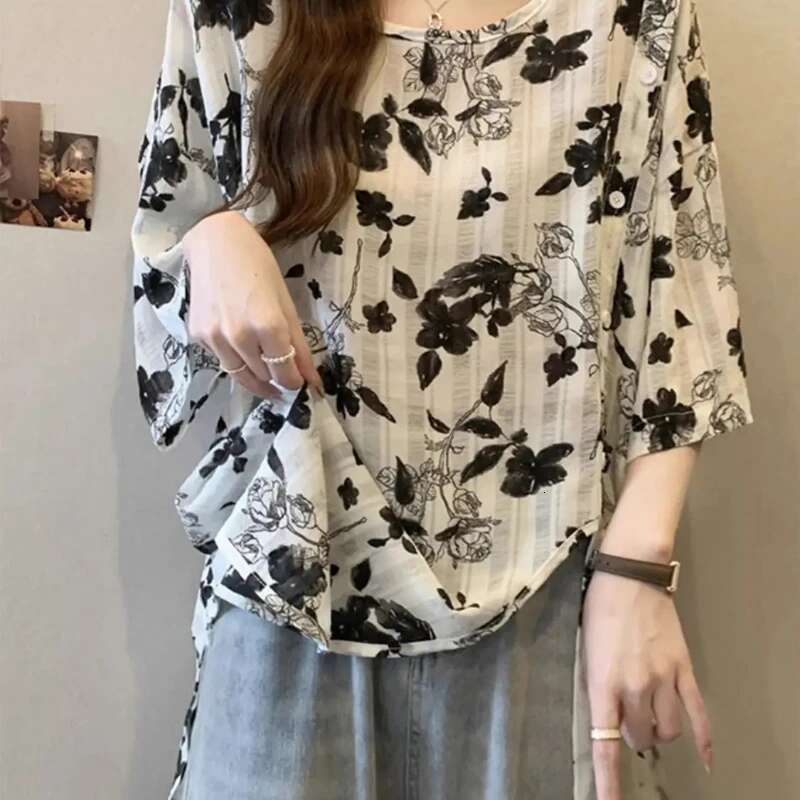 Short Sleeve Woman Tops Baggy T Shirt for Women Cheap Clothes 90s Vintage Pulovers One Pieces Sale Aesthetic Clothing Yk2 Korean