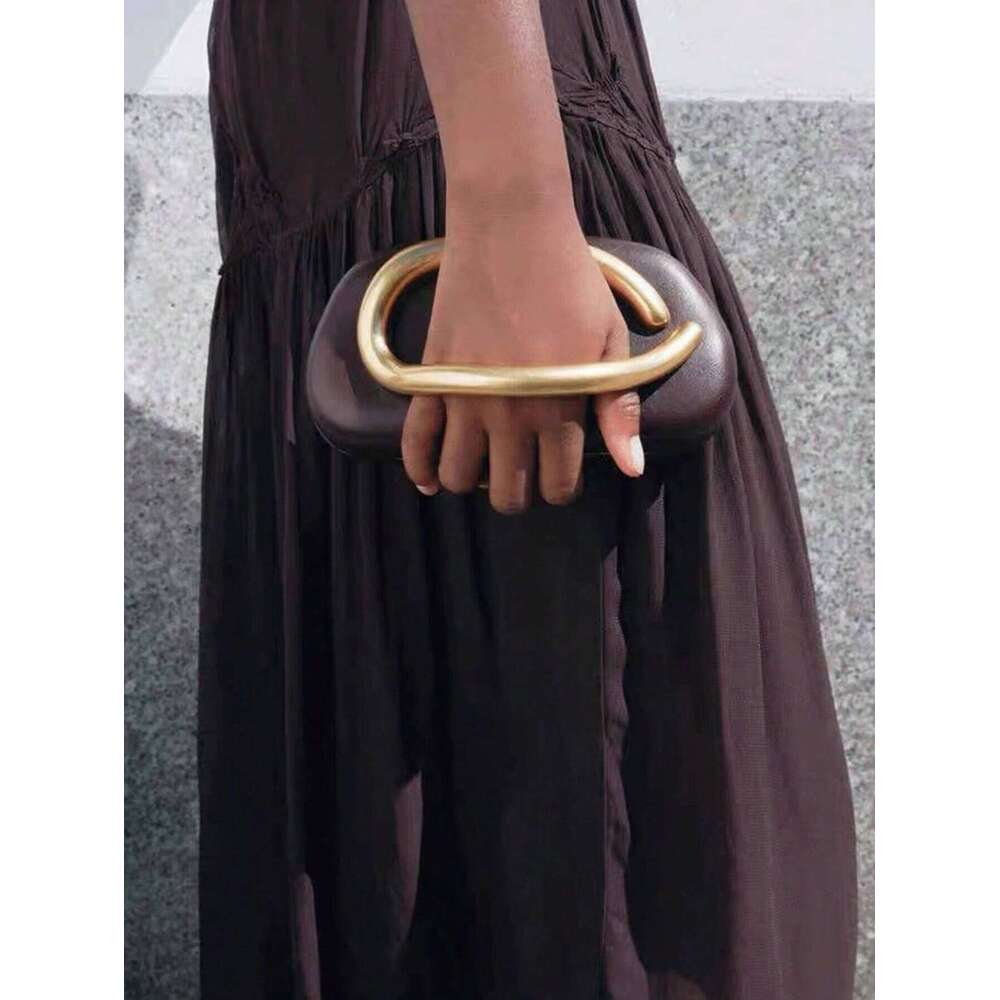 Stylish Simple Buckle Decorative Clutch European And American Retro Dinner Metal Chain, Box Bag,