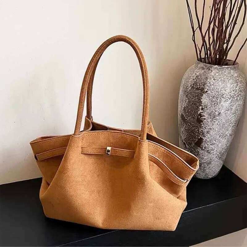 Fashion Trend Women Niche Multifunctional Large Capacity Shoulder Bag Wedding Tote Commuter Underarm Design Handbag 2024