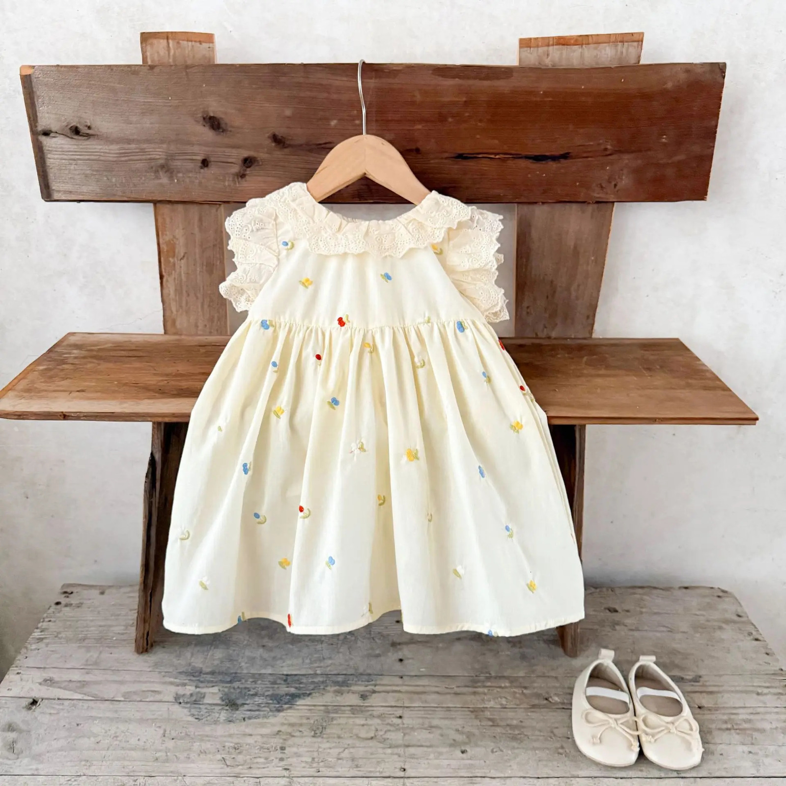 Ins Summer Kids Baby Girls Dress Cotton Lace Fly Sleeve Infant Girl Dress Strawberry Print Cotton Sleeveless Dress For 1-5T Girl 250617