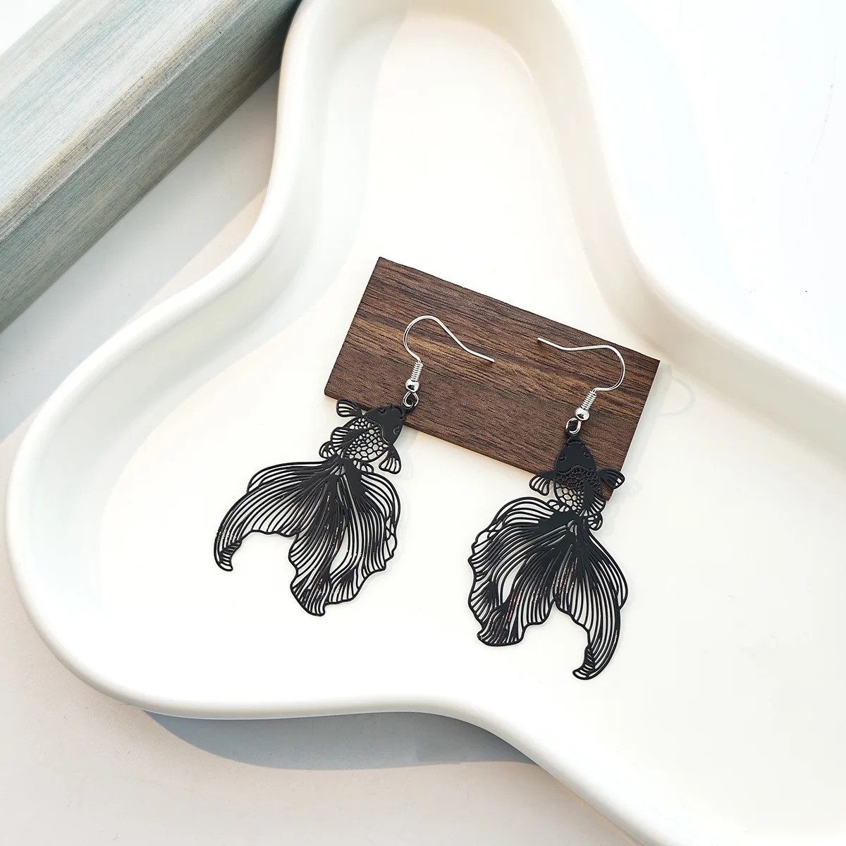 Vintage Creative Double Sided Hollow Goldfish Earrings Chinese Style Exaggerated Paint Koi Metal Cold Wind Ear Hook 250610