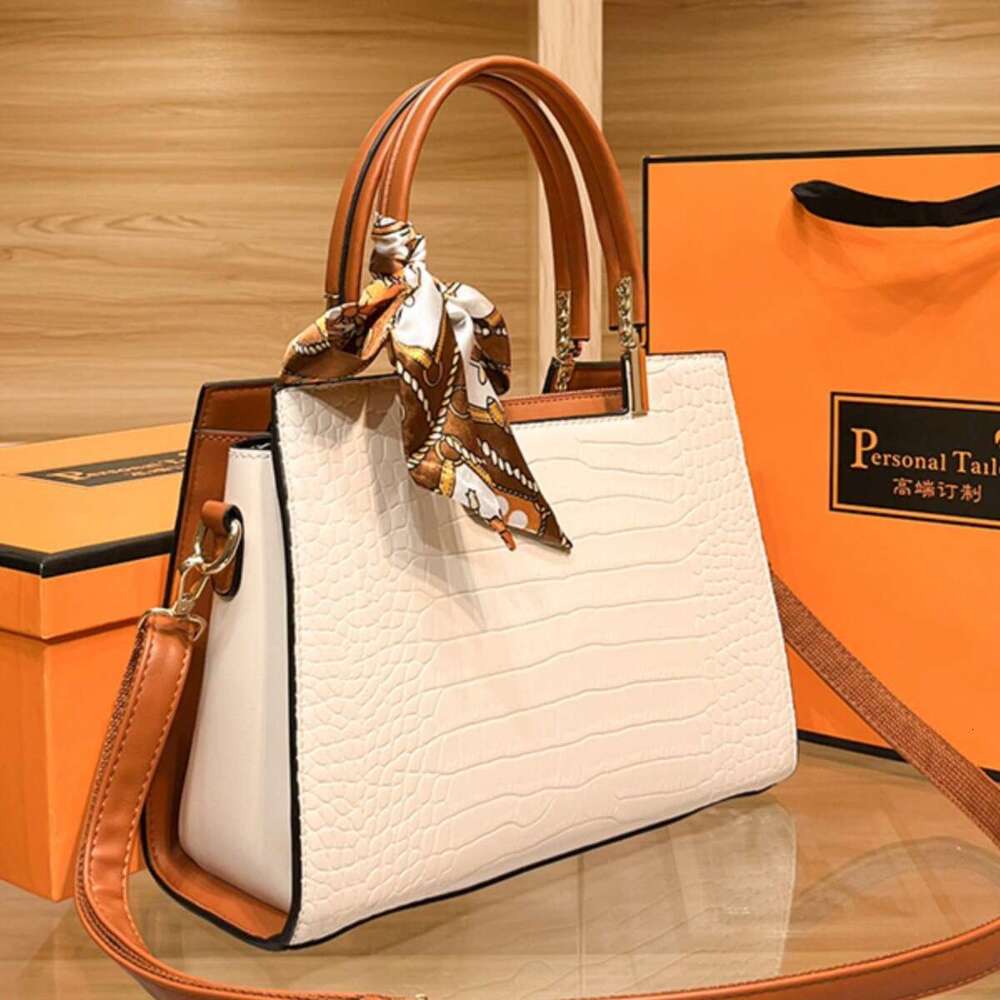 Free shipping fashion designer bag Luxury Handbag New Crossbody Large Capacity Elegant Middle aged Women for Mom Birthday Gift Wedding Bag Handbags to