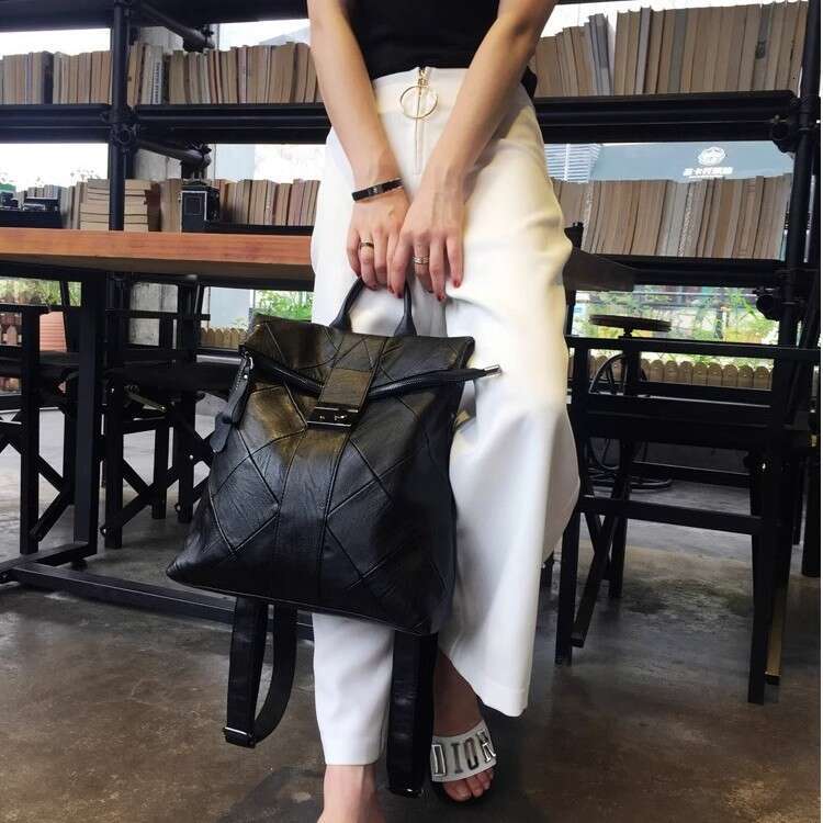 Free shipping designer bag Luxury New Genuine Leather Large Capacity Anti theft Women s Backpack High end Versatile Lightweight Travel School Bag Hand