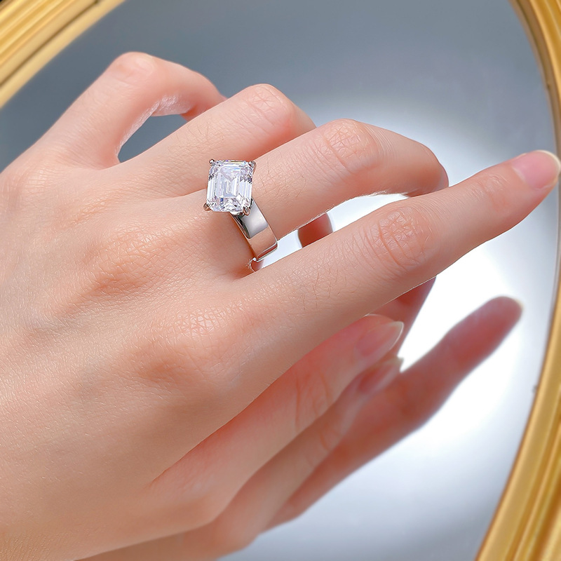2025 Choucong Ins Top Sell Wedding Rings Elegant SParkling Luxury Jewelry 100% Real 925 Sterling Silver Emerald White Lab Moissanite Diamond Lady Open