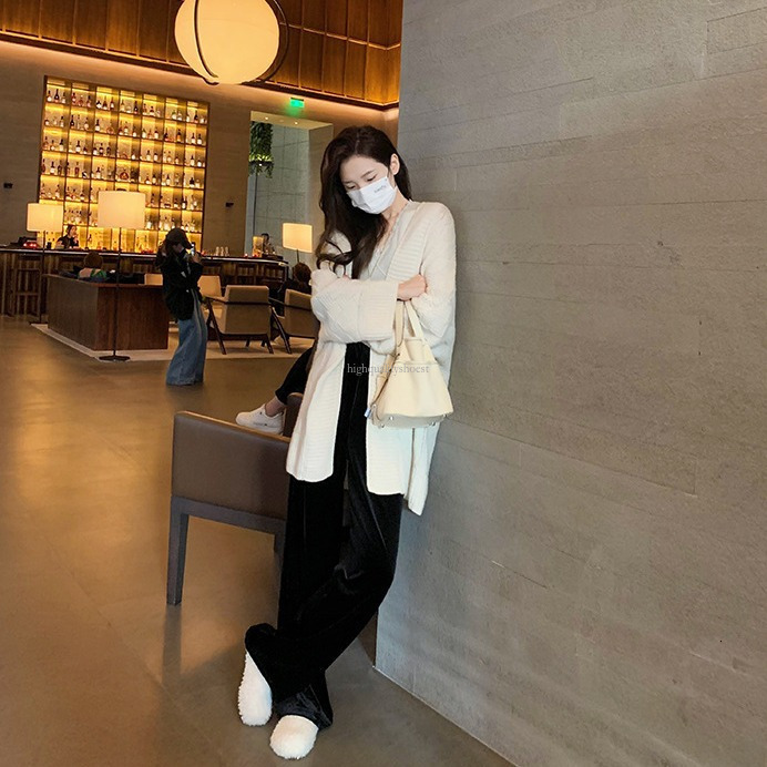 2025 S Fashion Designer Women S Autumn And Winter Outerwear With A High End Feel Wool Lazy Toe Cap One Foot Half Drag Fur Shoes