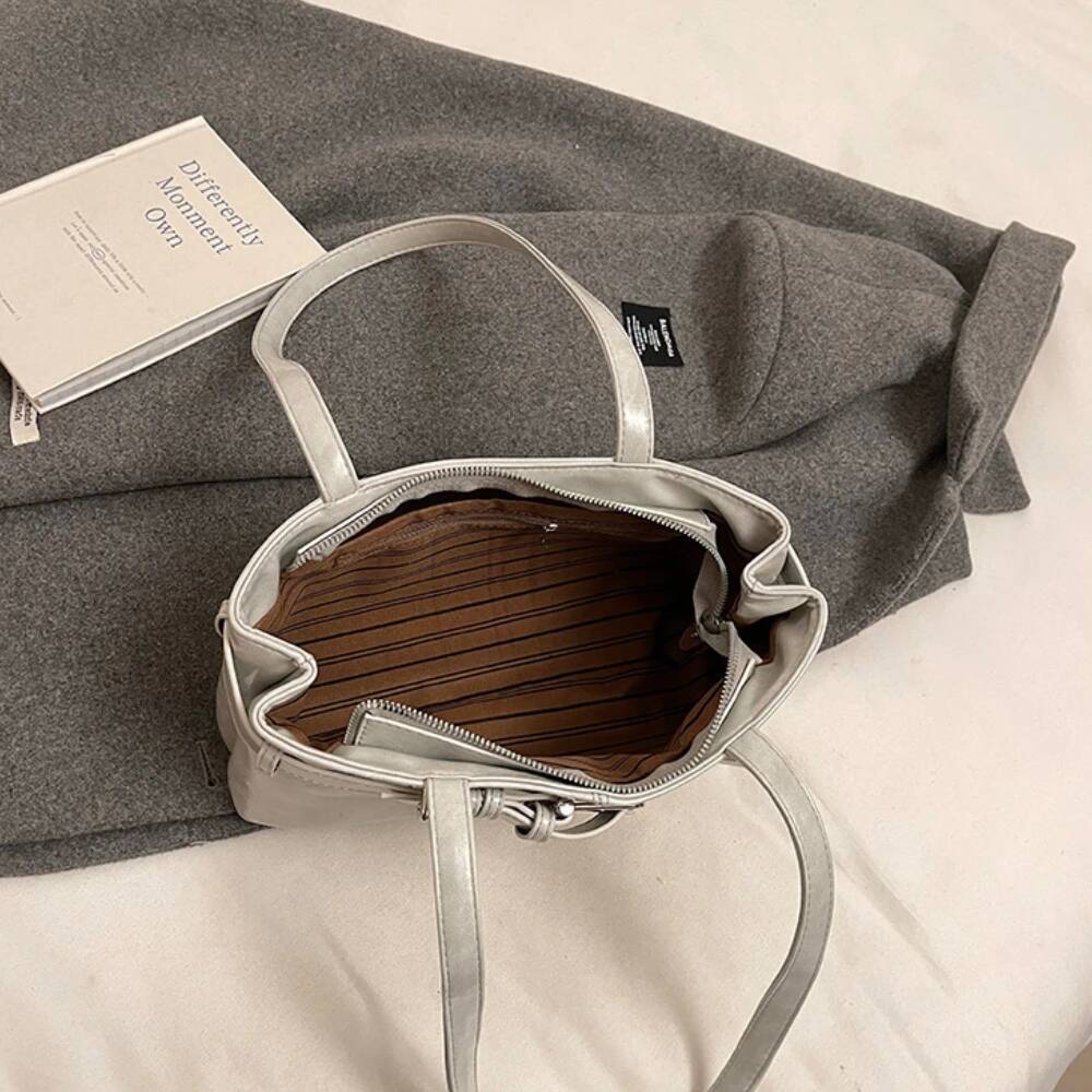 DHwanglijia Belt Buckle Design Shoulder Satchels Bag for Women 2025 New in Designer Handbags Branded Fashion designer bag Totes with Pendant bag