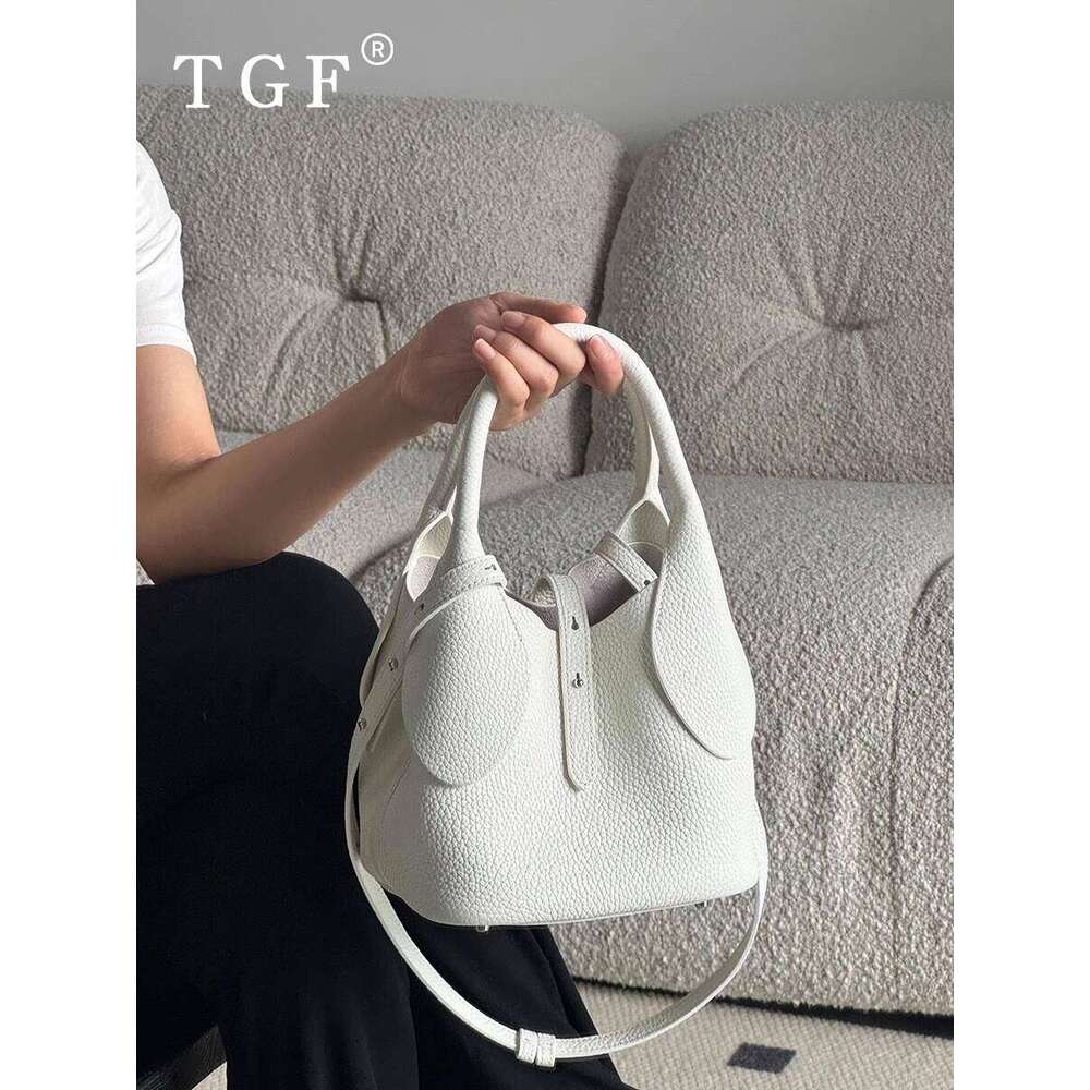 Handheld Bucket Bag for Women New This Year Light Luxury Niche Exquisite Commuter Crossbody Tote Basket Trend