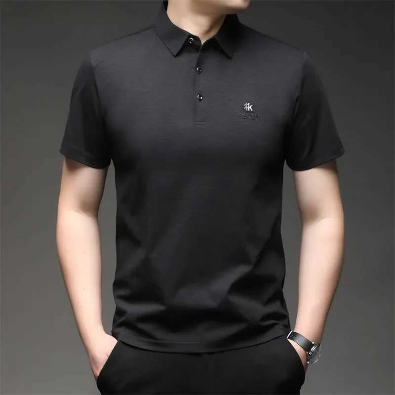 New Mens Business Casual Short Sleeve Shirt with Badge Solid Color Polo Shirt Fashionable Breathable Comfortable Versatile Top XJ250617