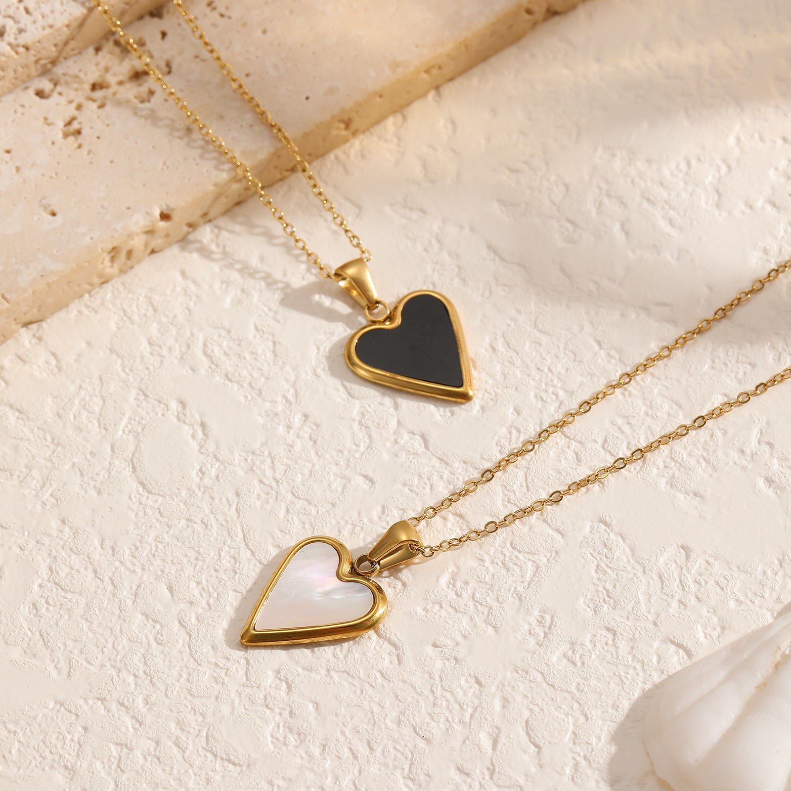 New Fashion Shell Necklace Internet Celebrity Ins Gold-Plated Clavicle Chain Black and White Mother-of-Pearl Heart Pendant