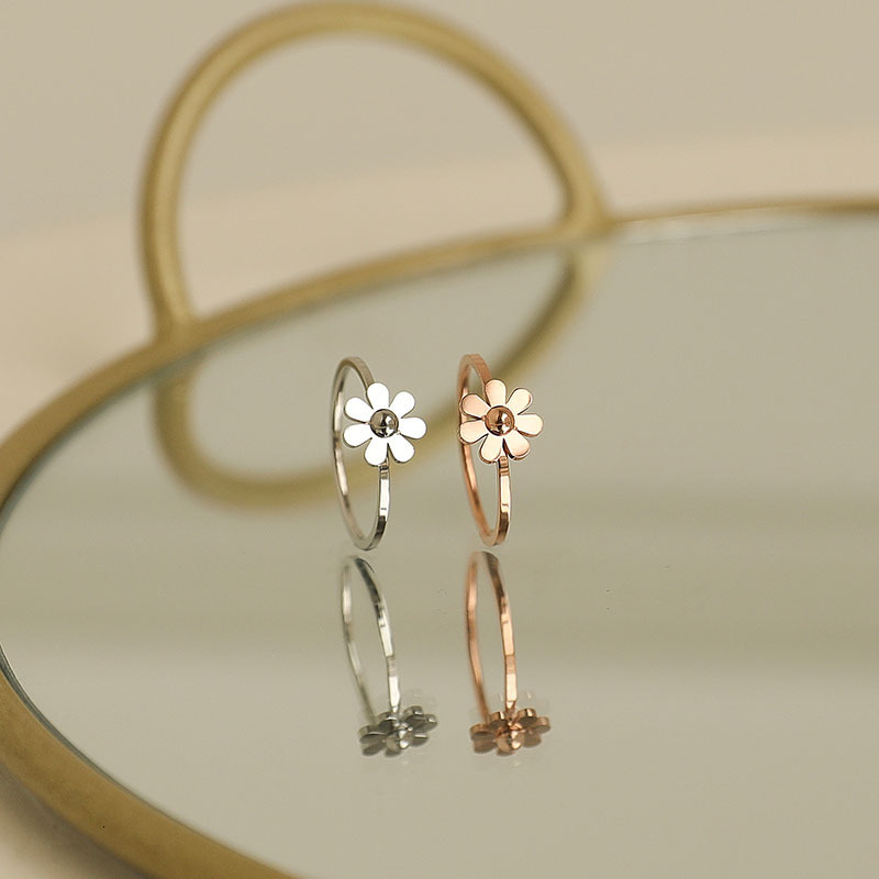 Minimalist Fashionable Temperament Japanese and Korean INS Style Personality Daisy Flower for Women Titanium Steel Non-Fading Ring