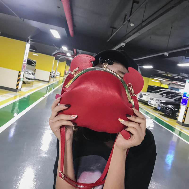 Free Shipping 2025 New Designer Bag Casual Cute Crab Shaped Fun Animal Handbag Fashionable High-quality Shopping Bag