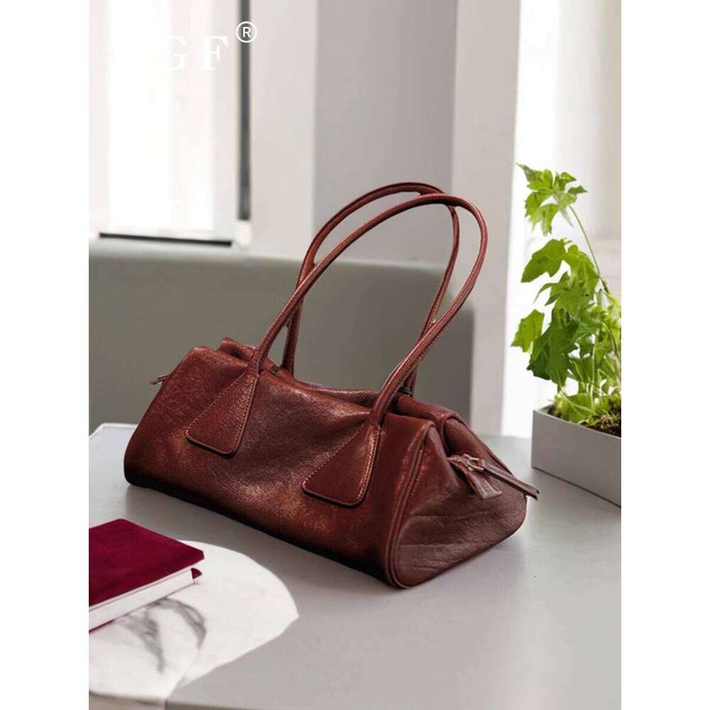 Underarm Baguette for Women New High Quality Niche Commuter Super Popular Handheld Bowling Bag