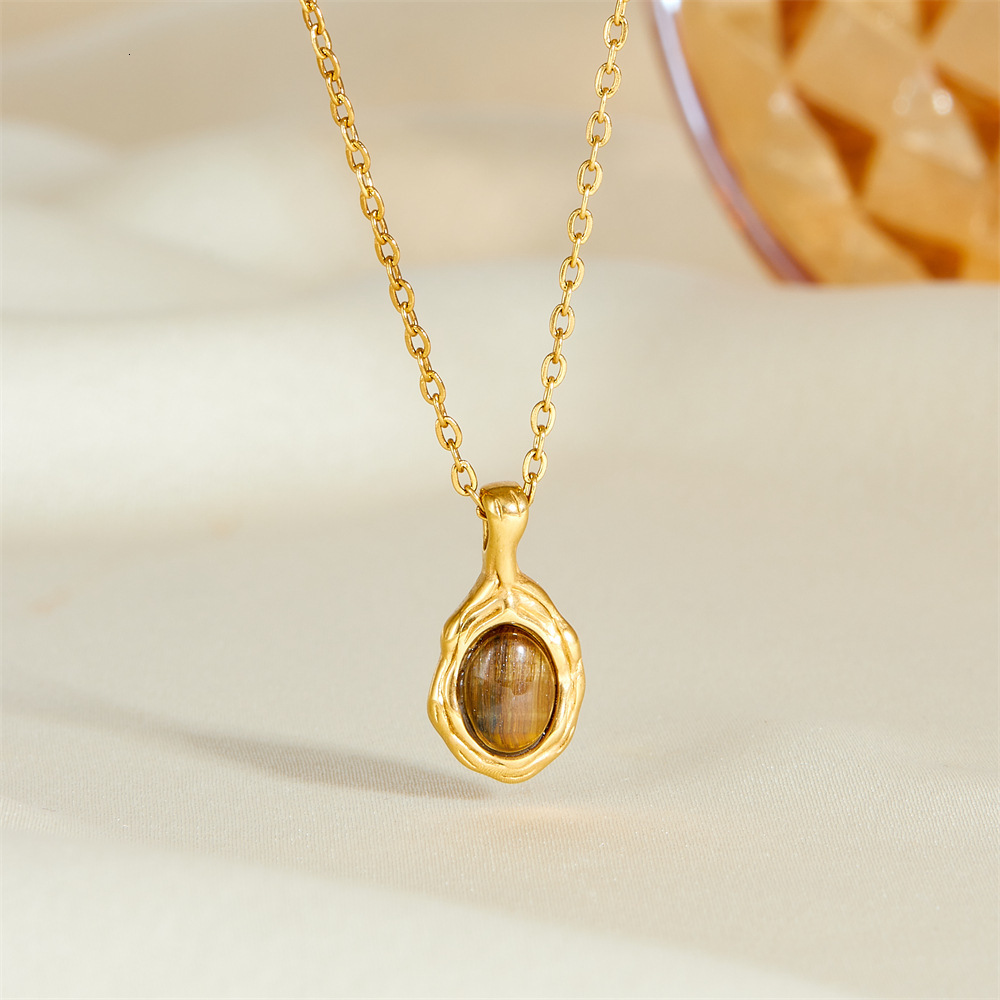 Light Personality Versatile Tiger Eye Stone Necklace for Women, Elegant and Sophisticated, Niche Titanium Steel Non-Fading Jewelry
