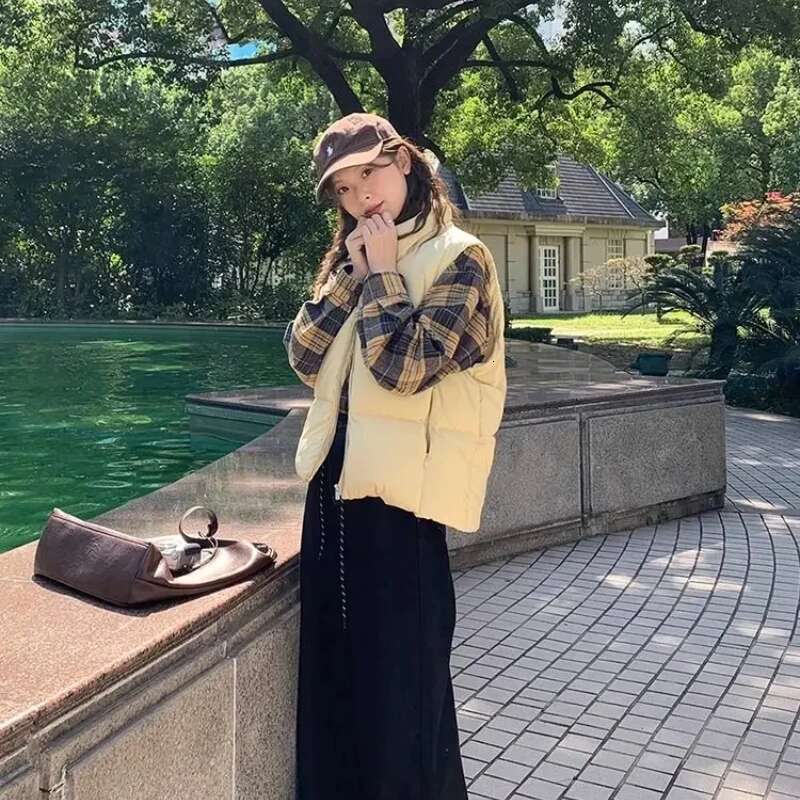 Lady Giletes Warm Loose Coats on Sale Working Sleeveless Womens Padded Cotton Vests Autumn Lightweight Winter Clothing Youthful