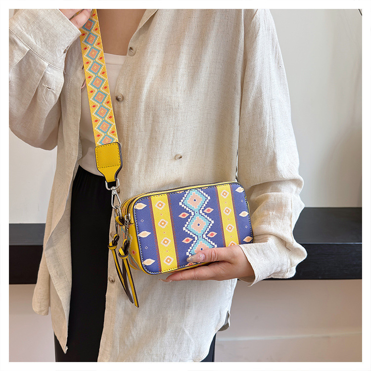 Free Shipping 2025 New Designer Bag Fashionable And High-quality Shopping Bag Retro Embroidery Multifunctional Women's Handbag High-end Small Squ