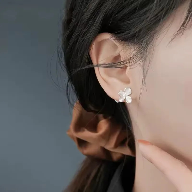 925 Sterling Silver Vintage Earrings For Women Trendy Simple Bump Flower Earring Jewelry Prevent Allergy Party Accessories Gift 250610