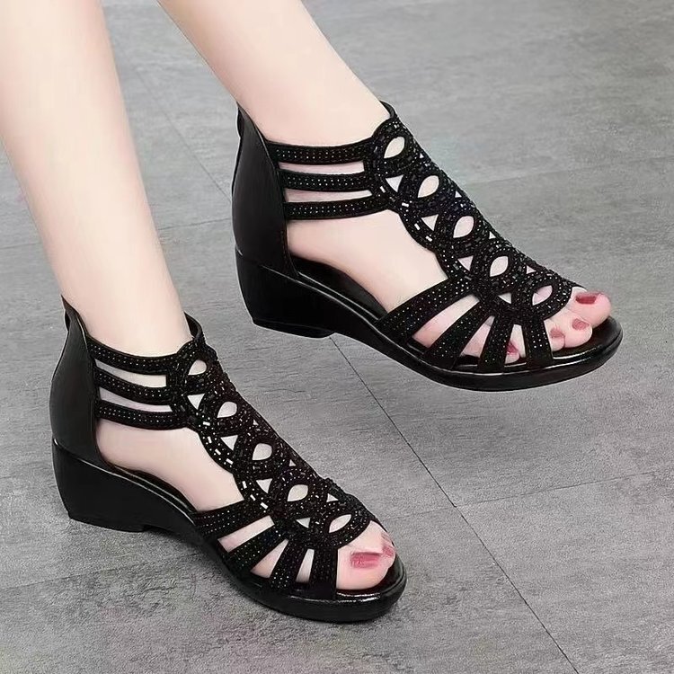 Roman sandals new soft leather shoes fashionable outdoor women's soft soled sandals hollow women's slippers designer sandals
