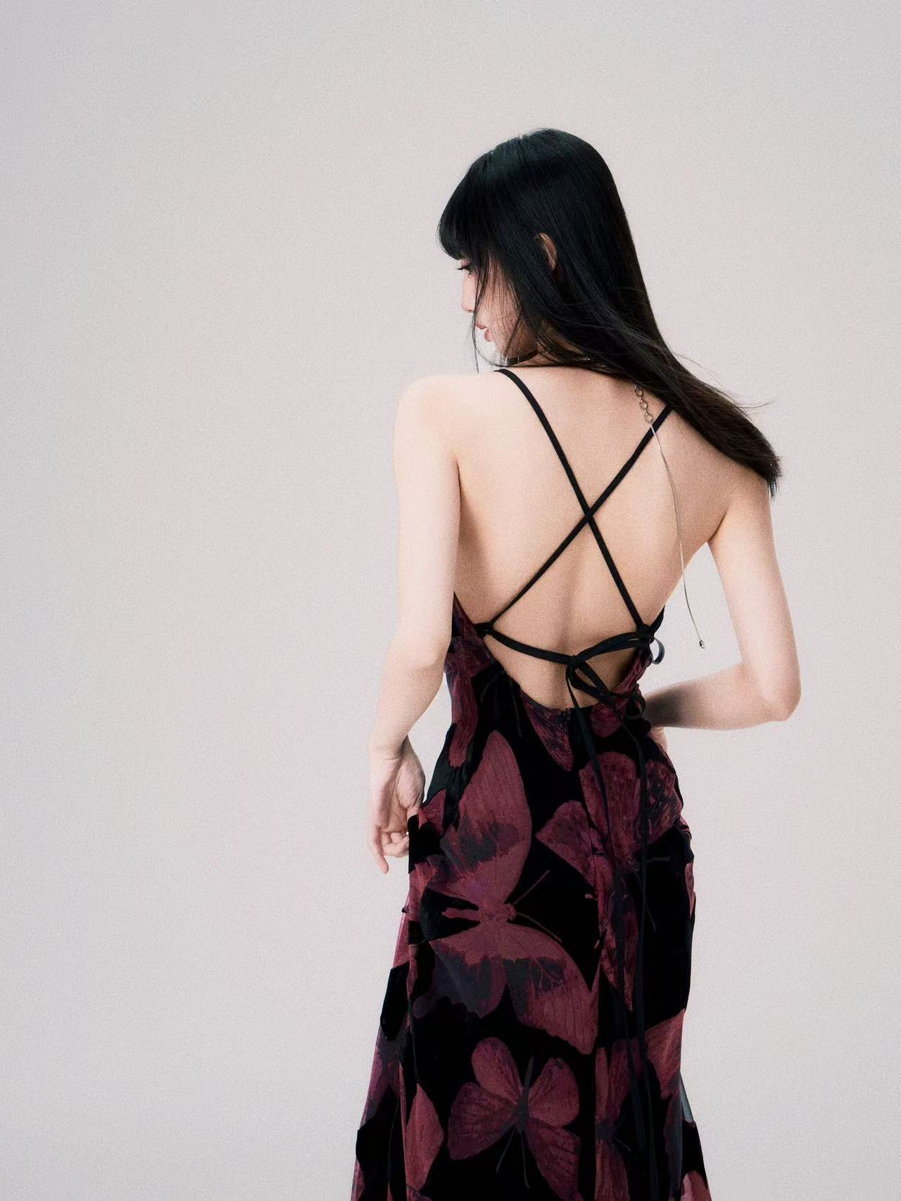 A charming beauty - New Chinese-style velvet butterfly-shaped halter-neck dress for women with backless and strapless design.