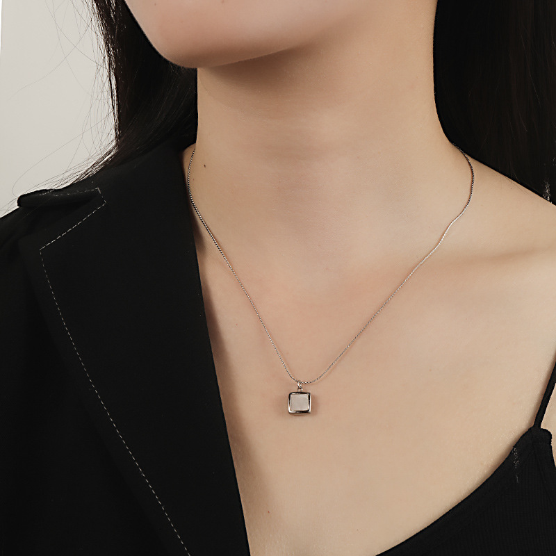 Fashion Light Style Simple Elegant Square Mother-of-Pearl Necklace for Women Versatile High-End Titanium Steel Non-Fading Jewelry