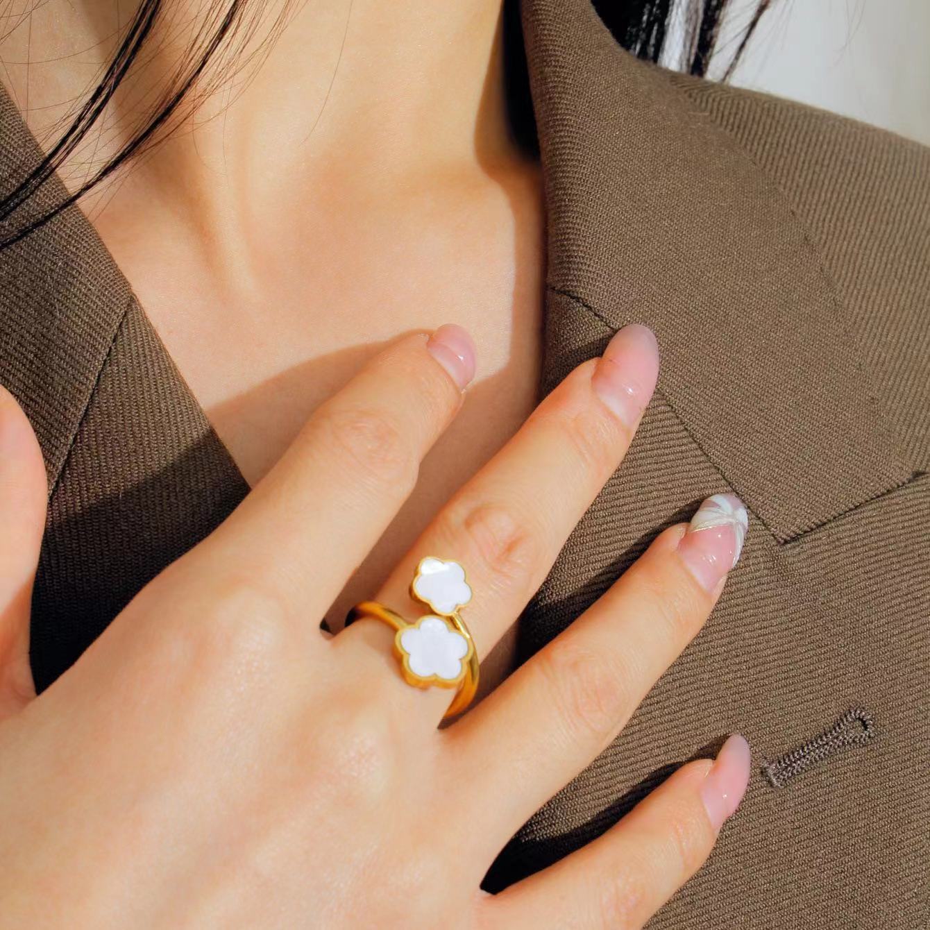 High-End Women's Open Stainless Steel Ring Jewelry Gold Non-Fading Flower Hand Decoration