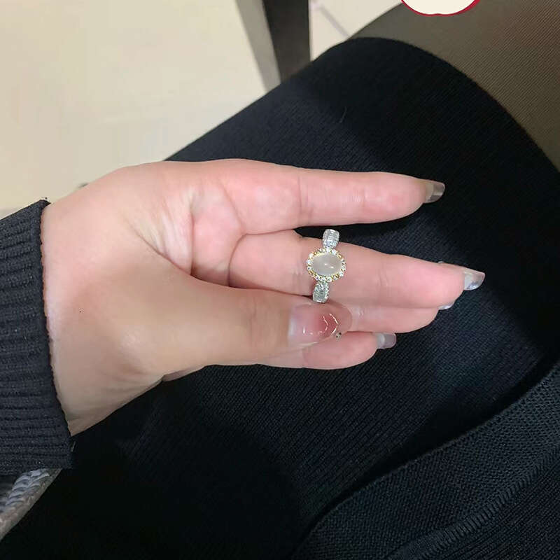New Inlaid White Ice Chalcedony Cabochon for Women Fashion Versatile Light Luxury Ins Cold Style Ring