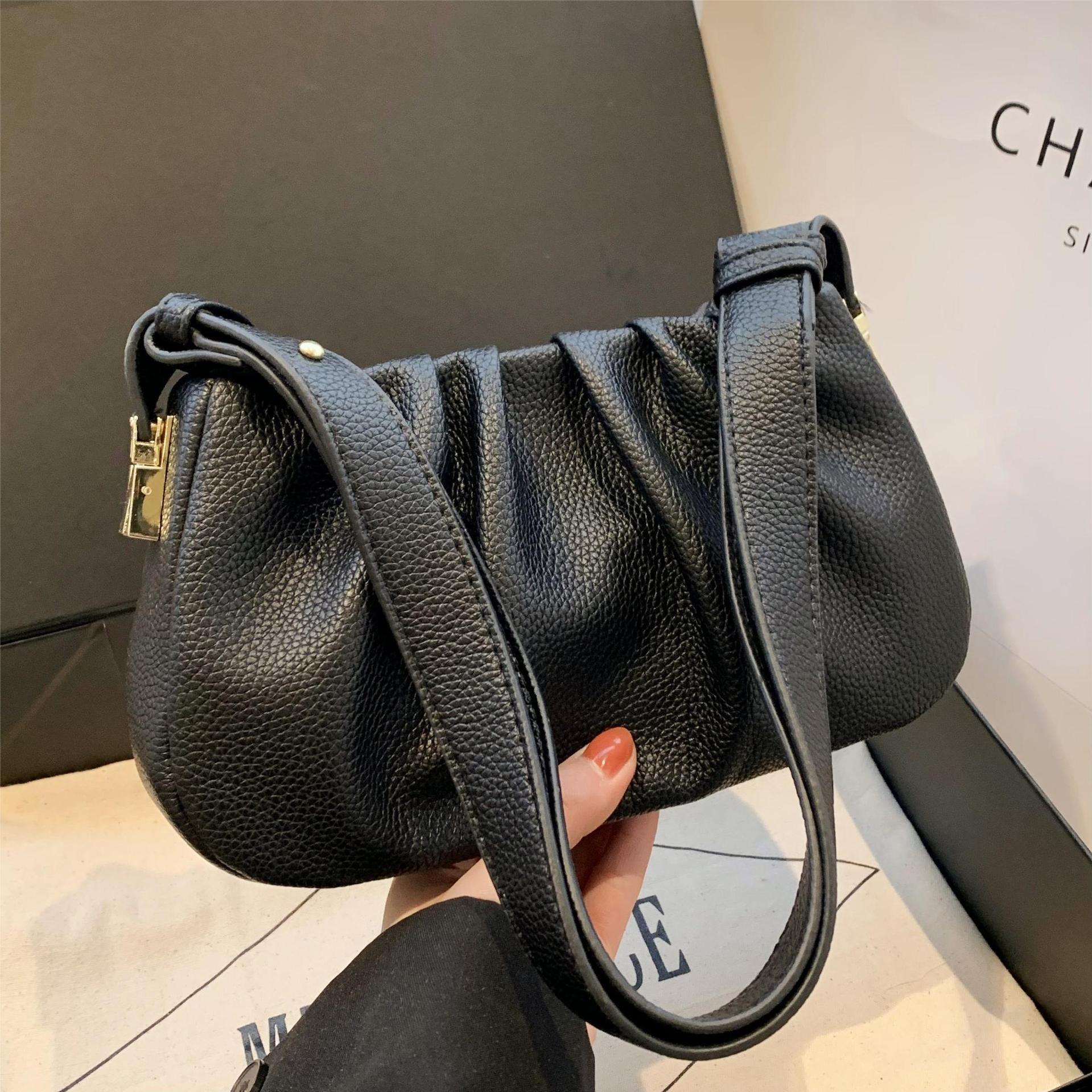 Free shipping designer Bag Wrinkle Cloud Bag 2025 New Women Bag Trendy Crossbody Bag Stylish Shoulder Bag Underarm Bag