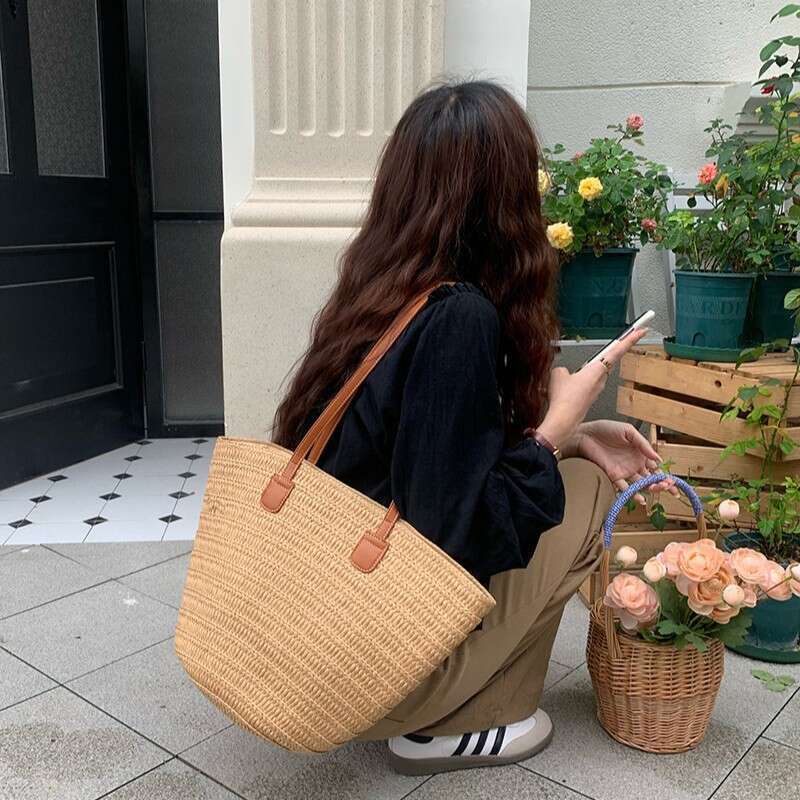 Large Capacity Straw Woven 2025 Summer New Bucket New Women's Beach Fashion Single Shoulder Underarm Tote Bag