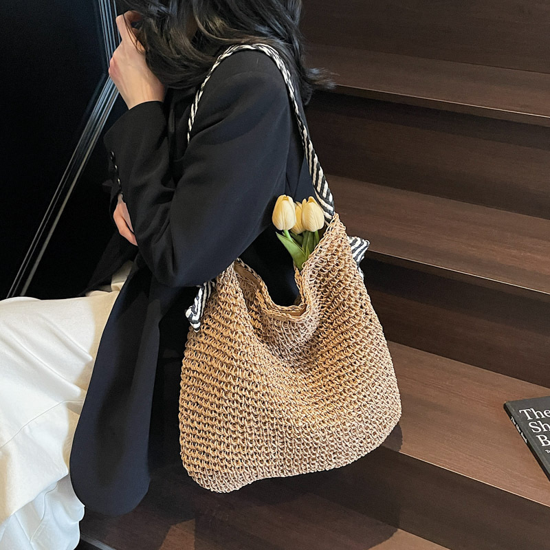 Free shipping designer Straw Bag for Women Beach Vacation Commuter Bag 2025 New Hollow Woven Bag Summer Hot-Selling Tote Bag Large Capacity Bag