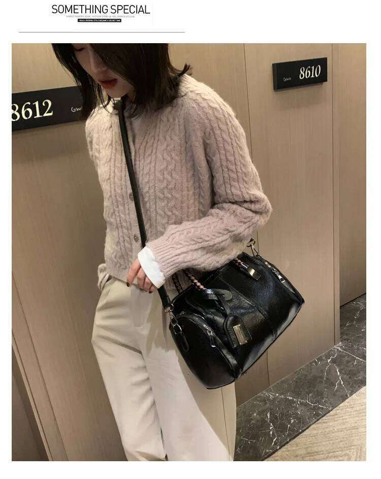 2025 Autumnwinter Vintage European And American Style Contrasting Women Handbag Crossbody Multi Compartment Boston Women's Bags