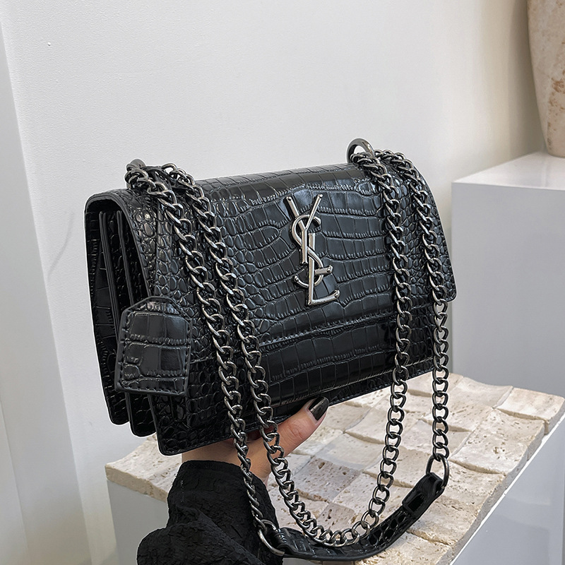 2025 Free shipping designer bags for womens Shoulder bags red green white brown black retro chain fashionable single shoulder crossbody bag