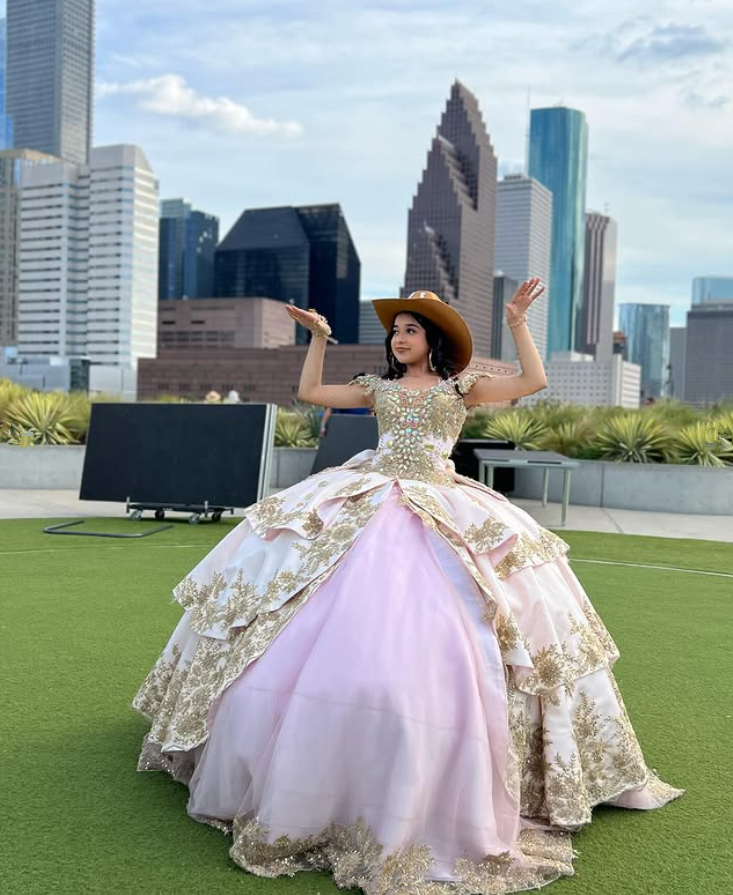Champagne Pink Princess Charro Quinceanera Dresses Luxury Applique Corset Off Shoulder Customsized vestido de 15 quinceanera