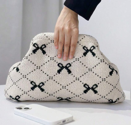 Free Shipping 2025 New Designer Bag Fashionable And High-quality Shopping Bag Women's Striped Beach Bag Multifunctional Striped Commuting Cloud H
