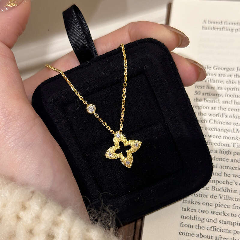 Luxury jewelry designer hollowed out brushed clover Bubu Style Necklace for Women 2025 New Heavy Craft Hollow Micro-Inlaid Four-Leaf Clover Clavicle C